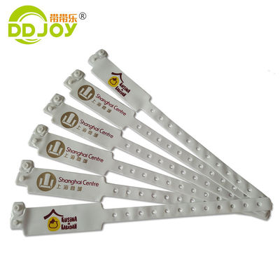 Poignet en vinyle PVC en plastique pour les lieux d'événements Fabrication de bracelet jetable étanche