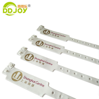 Poignet en vinyle PVC en plastique pour les lieux d'événements Fabrication de bracelet jetable étanche