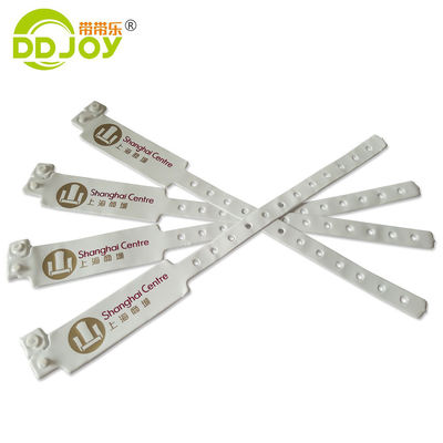 Poignet en vinyle PVC en plastique pour les lieux d'événements Fabrication de bracelet jetable étanche