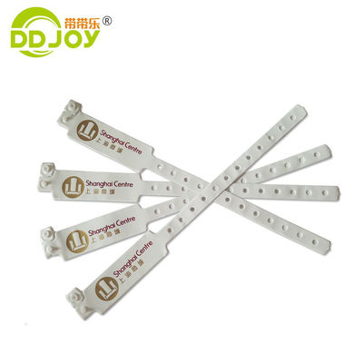 Poignet en vinyle PVC en plastique pour les lieux d'événements Fabrication de bracelet jetable étanche