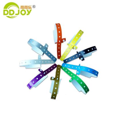 Bracelets Type bijoux Logo personnalisé imperméable à l'eau PE Snap Lock Bracelet pour piscine
