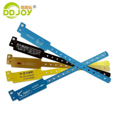 Bracelets Type bijoux Logo personnalisé imperméable à l'eau PE Snap Lock Bracelet pour piscine