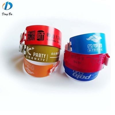 Un bracelet en plastique imperméable pour moins de 1