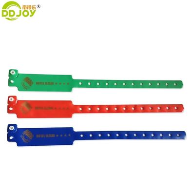Bracelet à poignet personnalisé en vinyle pour un usage confortable et doux