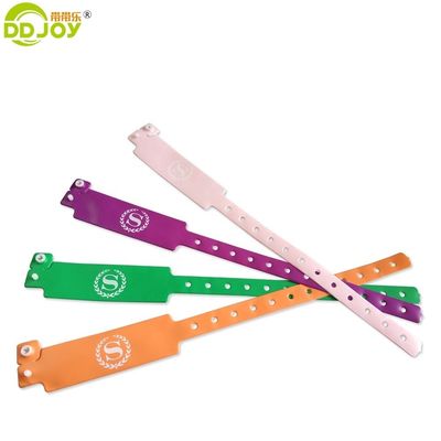 Bracelet à poignet personnalisé en vinyle pour un usage confortable et doux