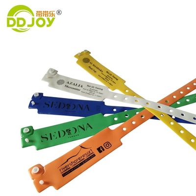 Logo personnalisé pour hommes Bracelet en vinyle / PVC pour le design Événements de divertissement Cadeaux de festival