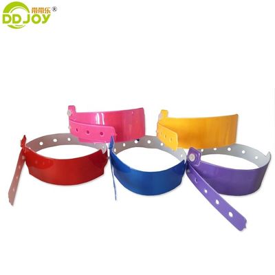 Logo personnalisé accepté Bracelet en plastique Bracelets en PVC pour événement de musique pour hommes