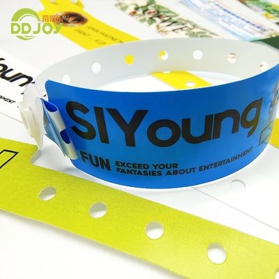 Des bracelets en vinyle en plastique pour acheteurs individuels et autres