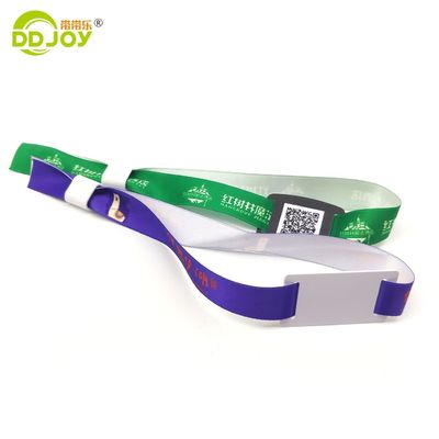 100 pièces personnalisées / sac Bracelet tissé en tissu RFID pour le festival de l'identité du client VIP