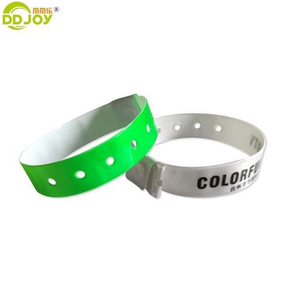 Bracelet de fête en forme de L en néon vert réfléchissant le logo personnalisé avec PVC et PVC réfléchissant