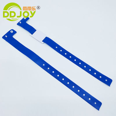 Des bracelets personnalisés avec logo en forme de L en PVC en vinyle, des bracelets avec puce RFID
