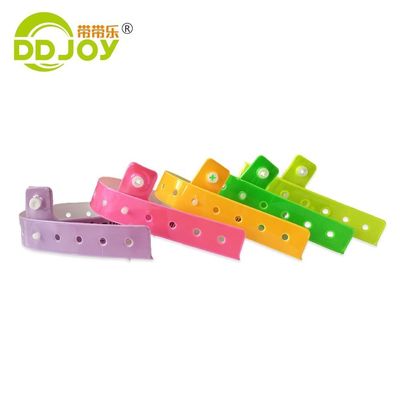 Bracelet en PVC plastique de conception pour l'occasion de l'anniversaire