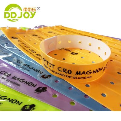 Bracelet bleu réfléchissant Plastic Vinyl Id Bracelet Impression avec logo personnalisé Expédition UPS DHL EMS Fedex TNT