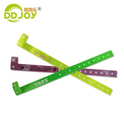 Bracelet bleu réfléchissant Plastic Vinyl Id Bracelet Impression avec logo personnalisé Expédition UPS DHL EMS Fedex TNT