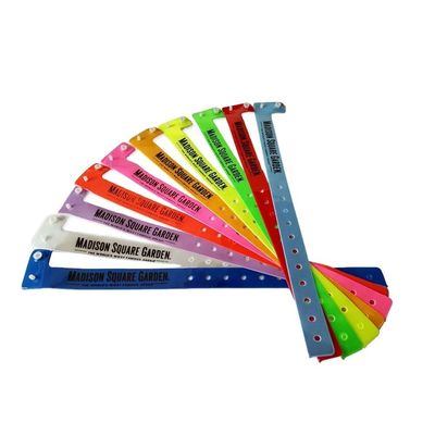 Des bracelets en vinyle sur mesure pour les festivals et les réunions expédiés dans n'importe quel pays par express
