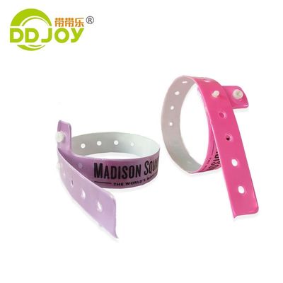 Des bracelets en vinyle sur mesure pour les festivals et les réunions expédiés dans n'importe quel pays par express