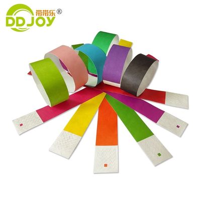 Impression en soie couleur 100PCS TWR25 Bracelets en papier pour événements et festivals sur mesure