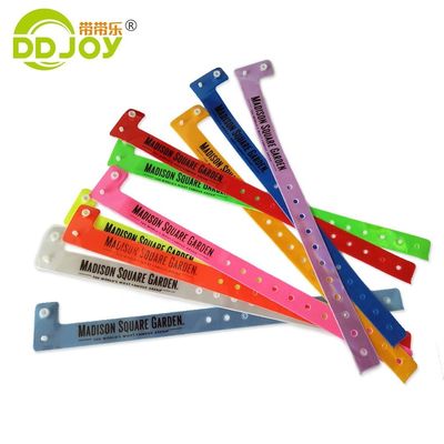 Identification Des bracelets en plastique en vinyle Blocage personnalisé Couleur néon pour les événements Fêtes