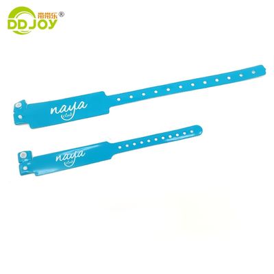 Des bracelets à boutons en PVC d'identification claire et un design personnalisé pour les hôtels