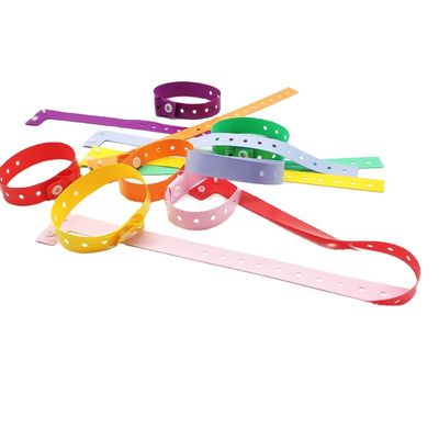 Logo personnalisé PVC Bracelet en plastique réglable en forme de L pour événement Festival Style romantique