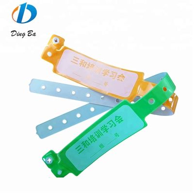 Bracelet en plastique de couleur néon personnalisé pour l'identification hôtelière