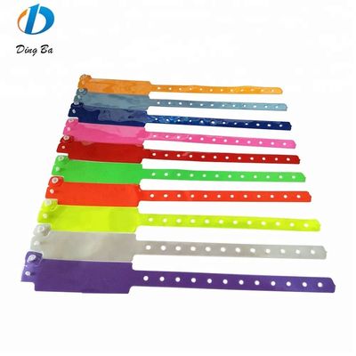 Bracelet en plastique de couleur néon personnalisé pour l'identification hôtelière