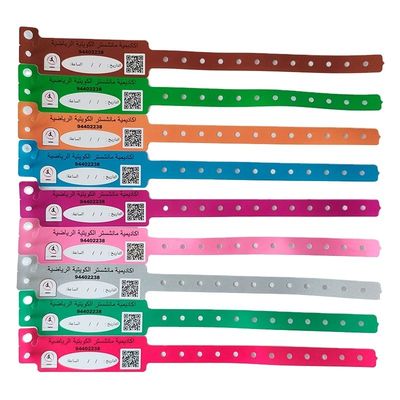 Certifié ISO9001 Impression numérique personnalisée CMYK Bracelet en plastique étanche pour hôtel