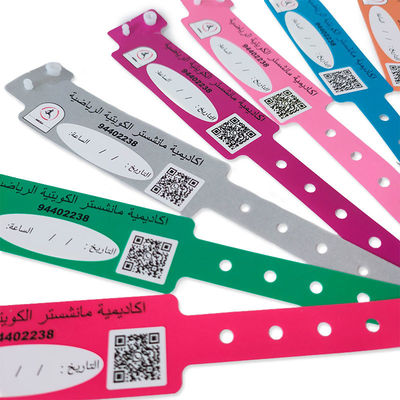 Certifié ISO9001 Impression numérique personnalisée CMYK Bracelet en plastique étanche pour hôtel
