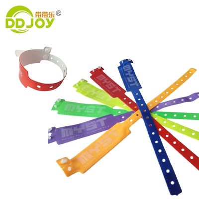 Autres matériaux Large forme Festival Sublimation Pulsera plastique Unisexe Bracelet en PVC