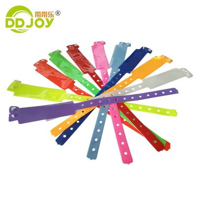 Autres matériaux Large forme Festival Sublimation Pulsera plastique Unisexe Bracelet en PVC