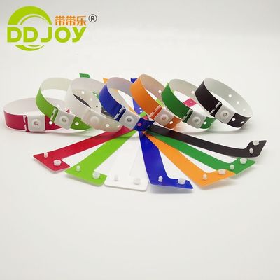 Bracelet en plastique imperméable à l'eau à usage unique pour les parcs/événements/festivals