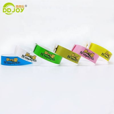 Bracelet en plastique imperméable à l'eau à usage unique pour les parcs/événements/festivals