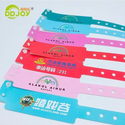 Événement anti-allergie personnalisé imperméable à l'eau CMYK LOGO Bracelet composite pour parc à thème