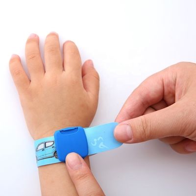 Couleur personnalisée de revêtement de bijoux écrits type bracelets pour les enfants de suivi d'identification