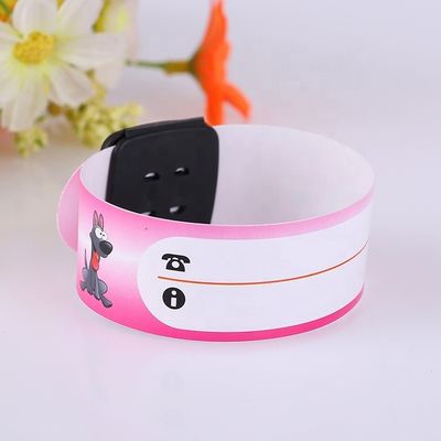 Couleur personnalisée de revêtement de bijoux écrits type bracelets pour les enfants de suivi d'identification