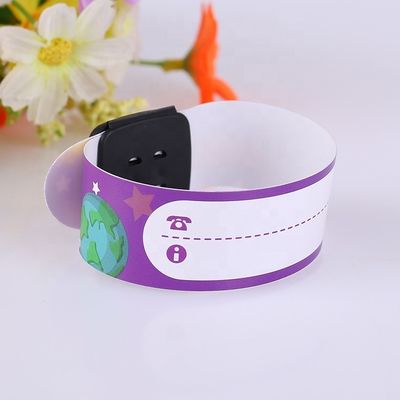 Couleur personnalisée de revêtement de bijoux écrits type bracelets pour les enfants de suivi d'identification