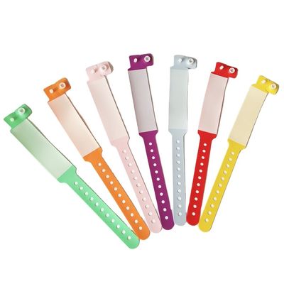 Des bracelets en vinyle PVC personnalisés anti-perte pour les événements et les festivals