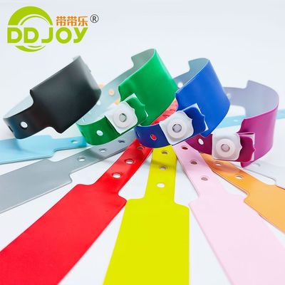 Technologie de verrouillage en plastique en PVC bleu Bracelets/bracelets pour les événements DDJOY Festivals