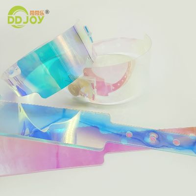 Des bracelets en TPU en rose pour faciliter l'identification