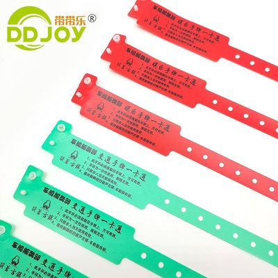 Bracelet d'identification personnalisé en PVC pour les parcs pour enfants et les événements caritatifs en rouge