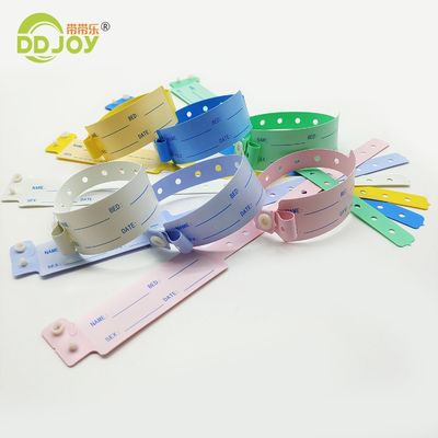 Des bracelets d'identification jetables en vinyle personnalisés pour les patients hospitalisés