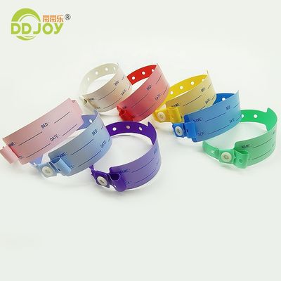 Des bracelets d'identification jetables en vinyle personnalisés pour les patients hospitalisés