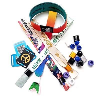 Impression personnalisée de logo et de texte Bracelets RFID pour événement Fête de fête Tissu satiné