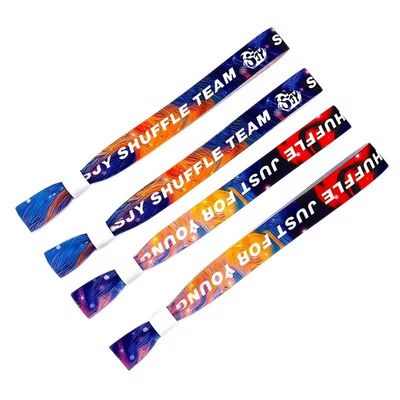Des bracelets de fête sur mesure en tissu satiné violet avec conception imperméable à l'eau