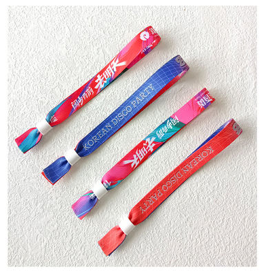 Tissu en satin bleu pour un événement personnalisé une fois, des bracelets de fête avec impression de logo
