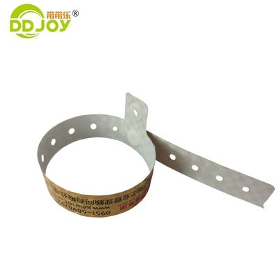 Bracelet holographique personnalisé anti-allergie Poignet en plastique rouge en forme de L pour les événements