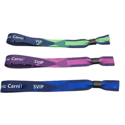 Des bracelets en tissu satiné à puce RFID personnalisés en jaune pour la gestion des fêtes et des événements