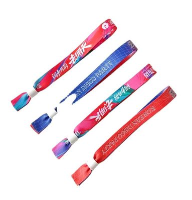 Des bracelets en tissu satiné à puce RFID personnalisés en jaune pour la gestion des fêtes et des événements