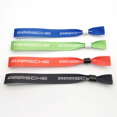 Impression personnalisée du logo sur des bracelets RFID en tissu satiné pour accéder aux fêtes et aux événements