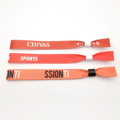 Impression personnalisée du logo sur des bracelets RFID en tissu satiné pour accéder aux fêtes et aux événements